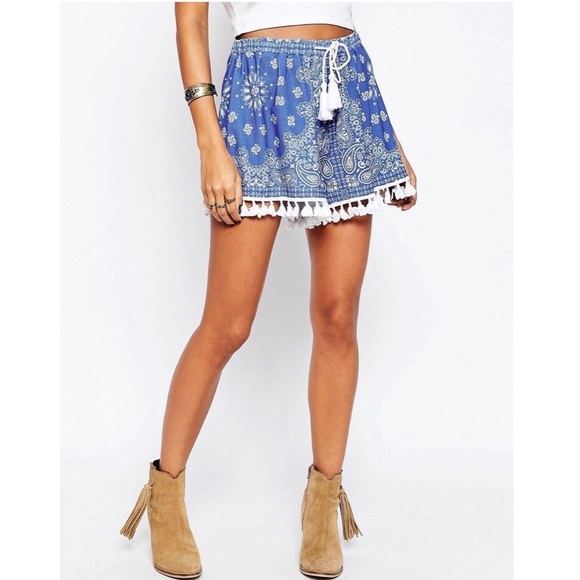 🆕 ASOS Scarf Print Shorts with Tassels Hem - Picture 2 of 4